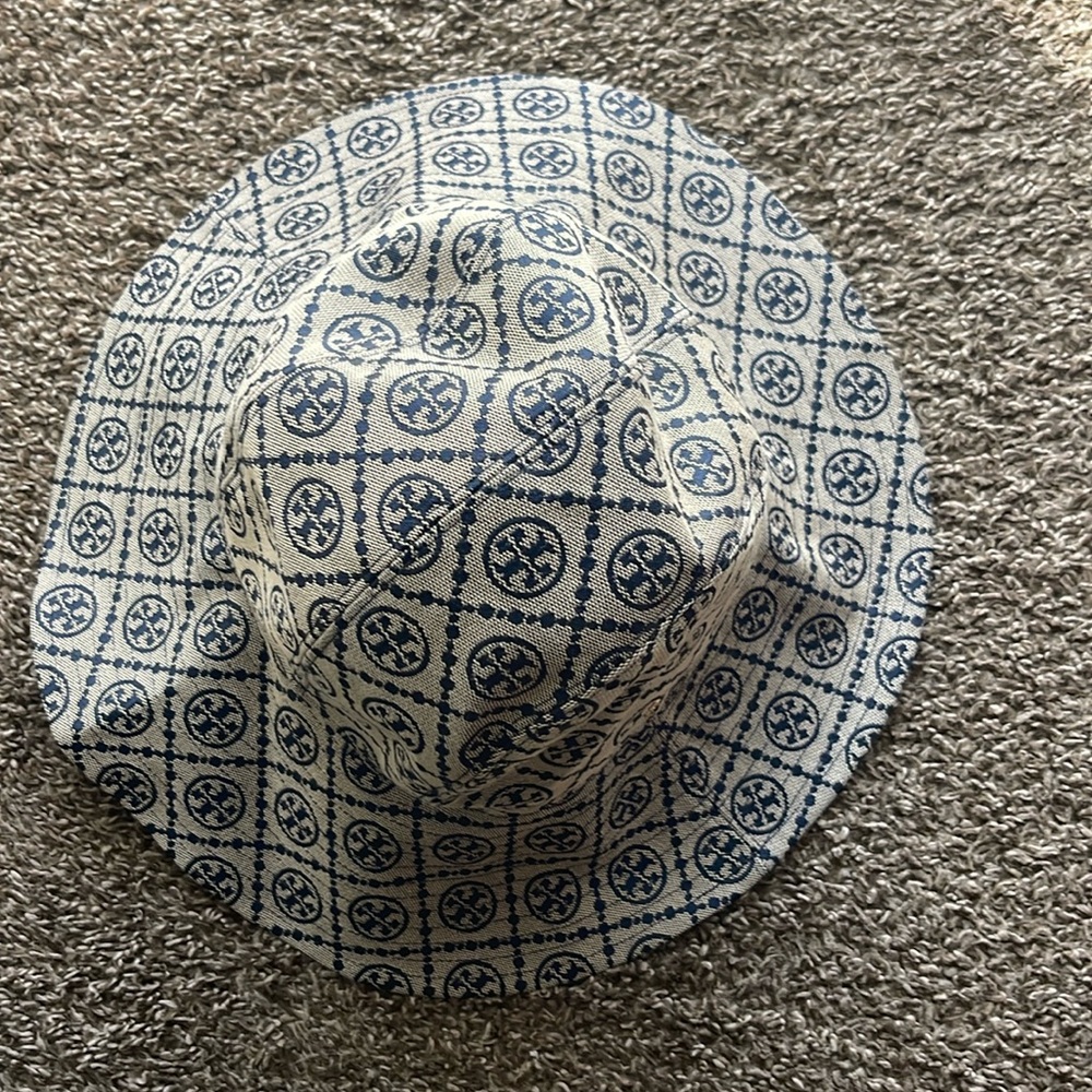 Tory Burch MONOGRAM BUCKET HAT